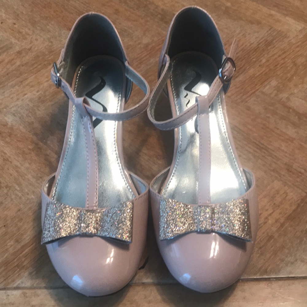 Girls shoes
